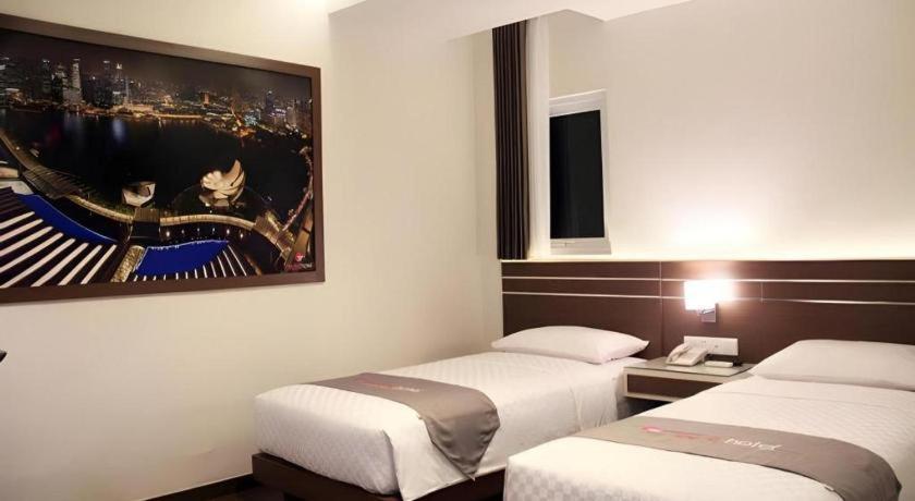 Neotel Hotel City Centre Tanjung Redep Exterior photo